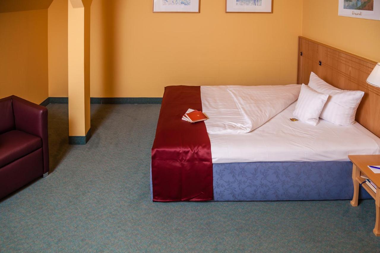 Spa Hotel Amsee Waren  Habitación foto